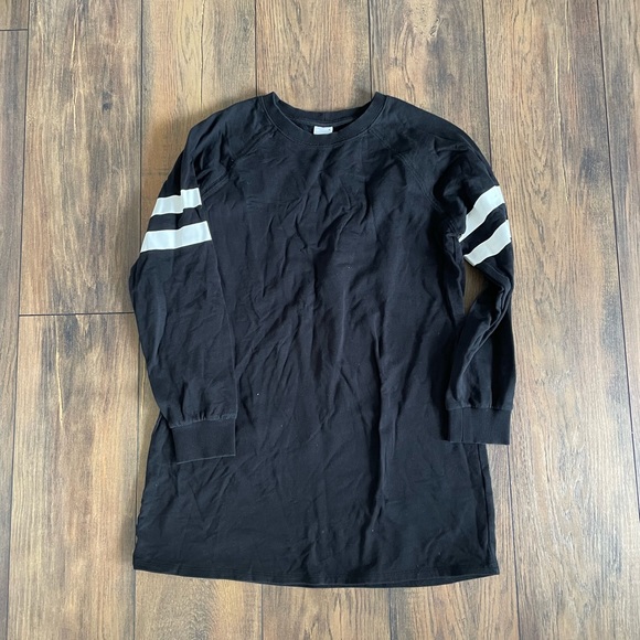 (2/$10) Gina Tricot Black Crewneck Sweater with two white lines - Picture 1 of 2